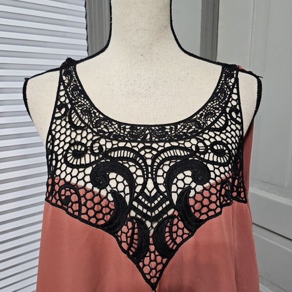 City Chic Lace Motif Halter Neckline with Back Tie and Split Tierd Detail - Picture 3 of 8